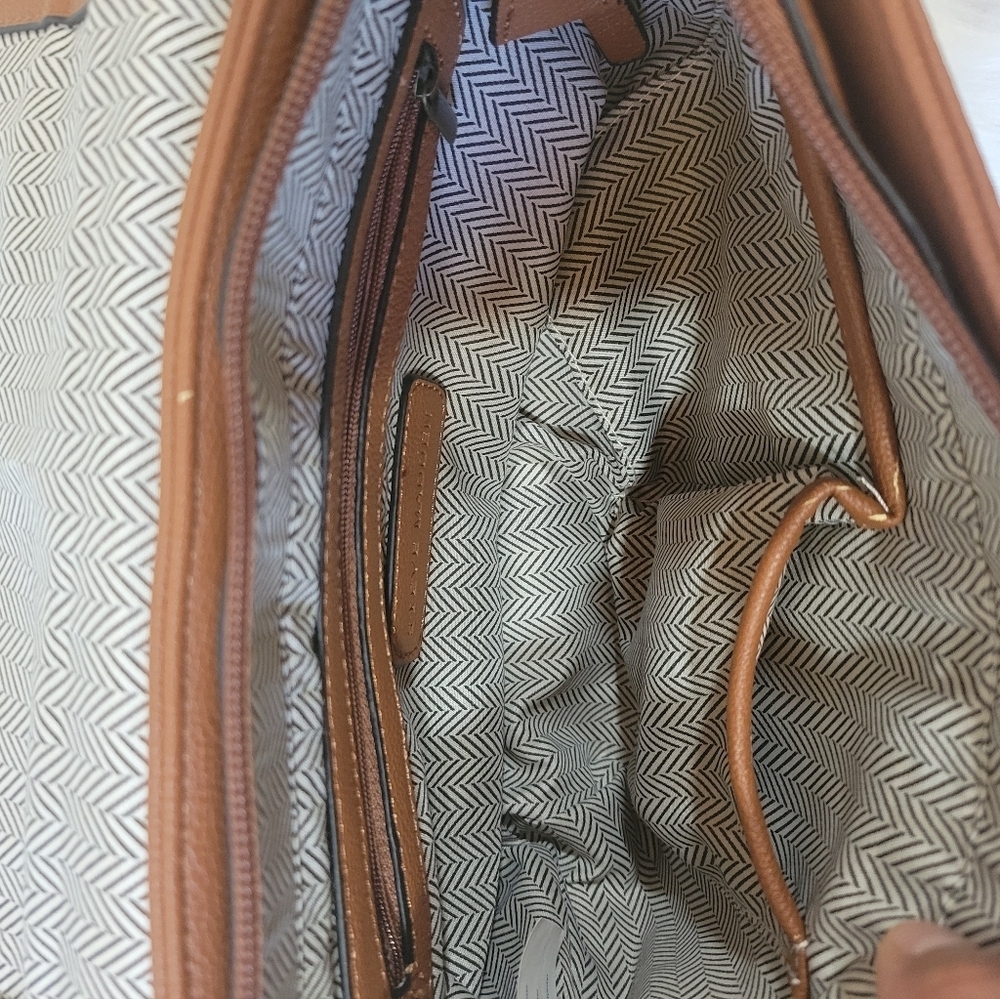 Steve Madden Elegant Tan Leather Shoulder Bag - Picture 7 of 13